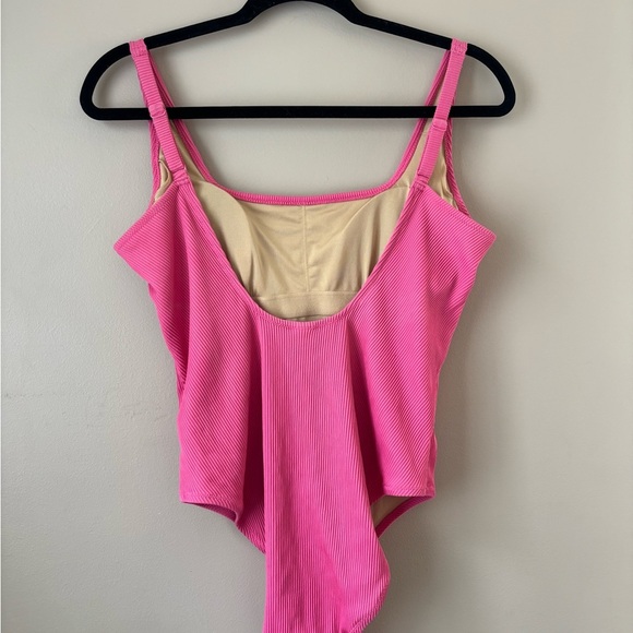 Old Navy Pink Women's One Piece Swimsuit - Picture 6 of 8